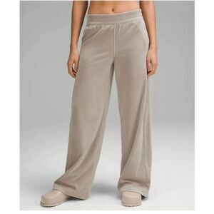 Lululemon Sz 6 Women Scuba MR pullon Wide Leg Pants Velvet Corduroy khaki tan